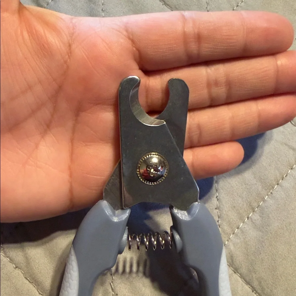 PRE-OWNED Vibrant Life Premium Stress-Free All Pet Dog Cat Nail Clippers